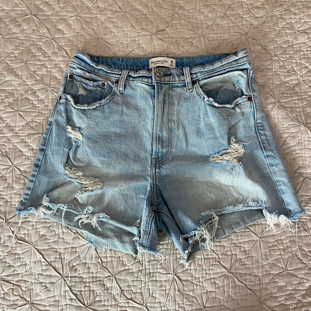 Abercrombie Curve Love 4inch Mom Shorts